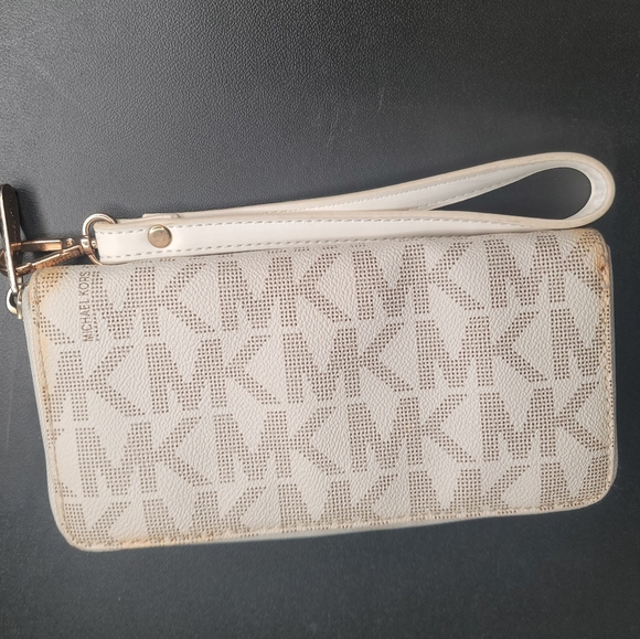 Michael Kors Tan and Beige Wristlet Long Wallet - Picture 2 of 13